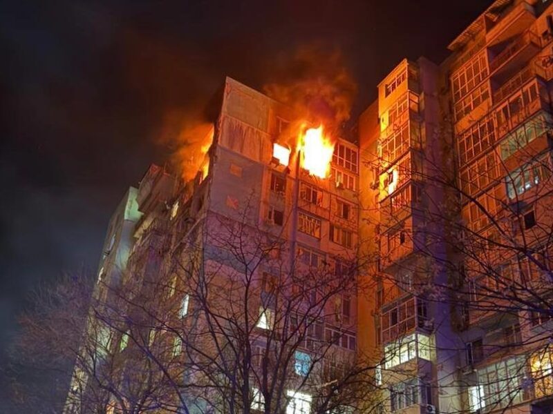 РФ масовано атакувала Одесу: палають висотки