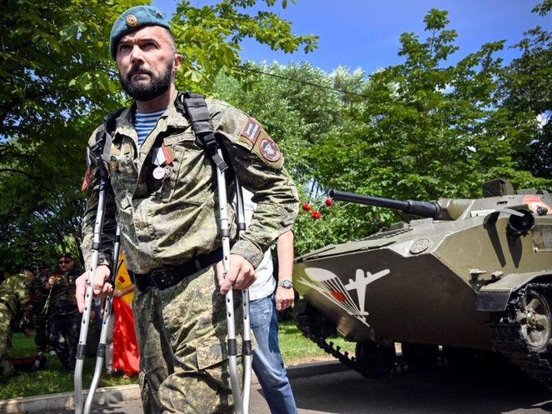 РФ забирає з фронту боєздатних солдатів на парад в Москві – Атеш