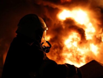 Росіяни атакували “шахедами” Харків, спалахнула пожежа