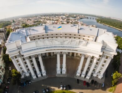 Росіяни пошкодили будівлю МЗС у центрі Києва