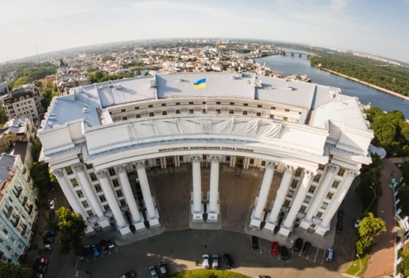 Росіяни пошкодили будівлю МЗС у центрі Києва