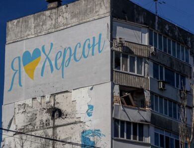 Росіяни вдарили по Херсону з артилерії: троє постраждалих