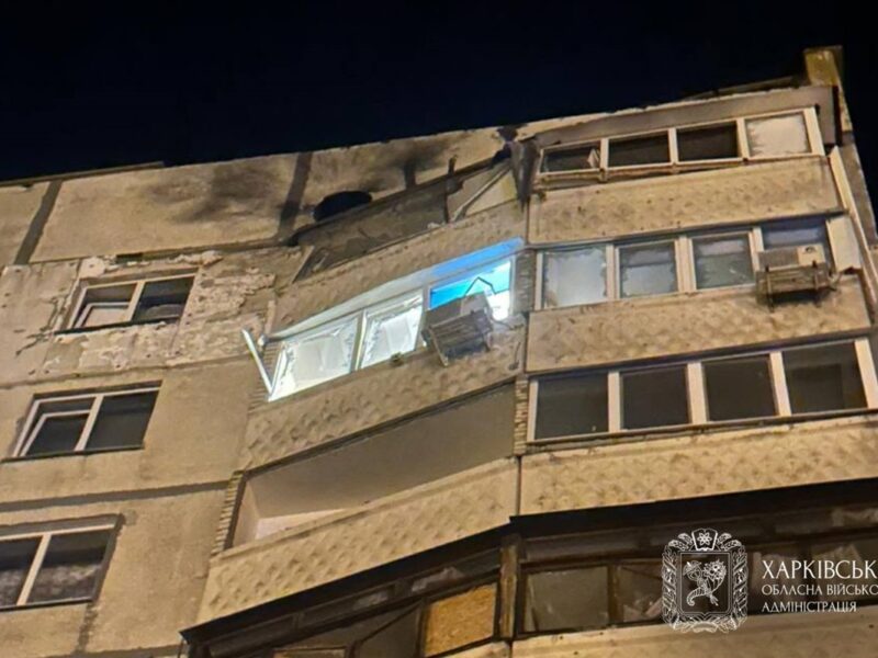 Російський дрон атакував багатоповерхівку Харкова