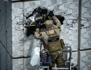 Рятувальники знешкодили шахед, що застряг на 15-го поверсі в Одесі