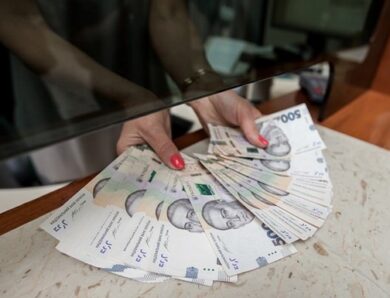Середня зарплата в Україні у квітні виросла на 0,5% – Держстат