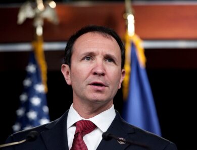 Спецпосланець Трампа прибув у Гренландію