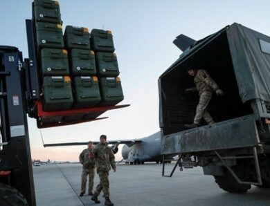 США збільшать виробництво зброї для України