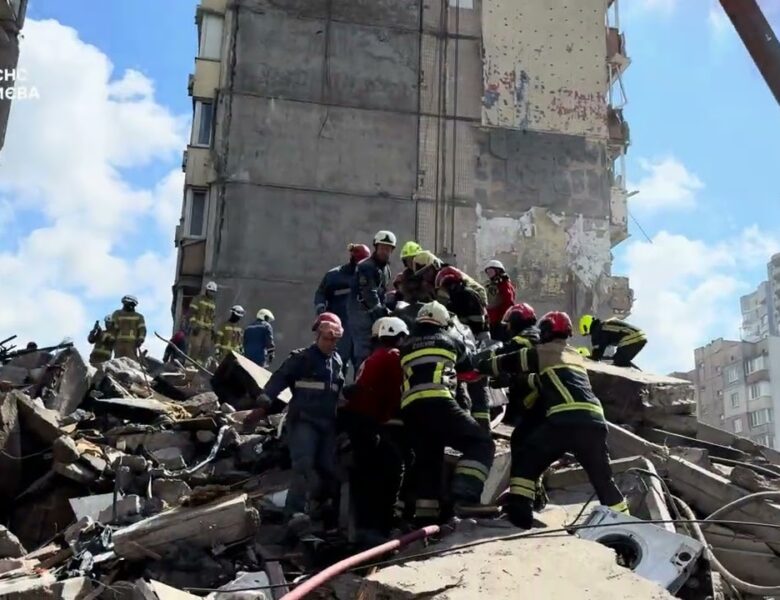 Понад 1500 рятувальників та поліцейських задіяно в ліквідації наслідків обстрілу