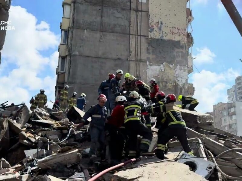 Понад 1500 рятувальників та поліцейських задіяно в ліквідації наслідків обстрілу