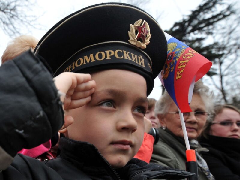 У Бердянську дітей змусили виготовляти речі для російських військових – ЦНС