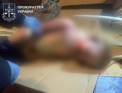 У Броварах жінка сховала тіло померлого сина в коробку у шафі