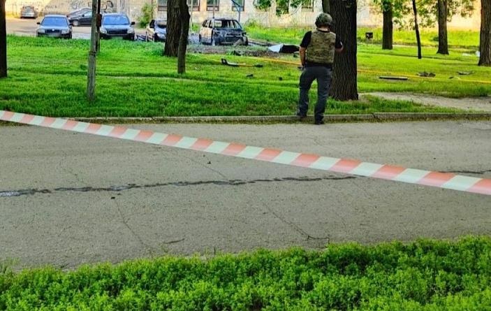 У Дніпрі вибухнуло припарковане авто: є потерпілі