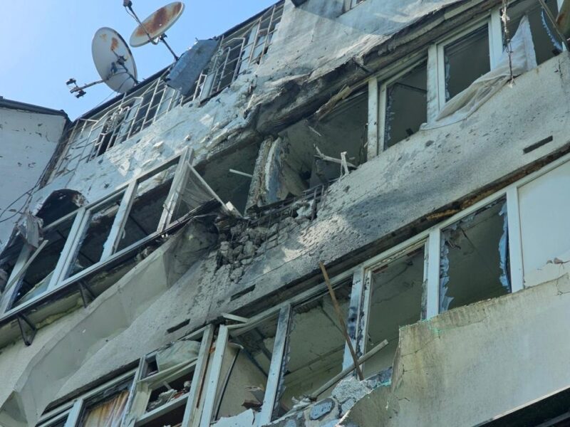 У Херсоні дрон атакував автомобіль поліції, є поранені