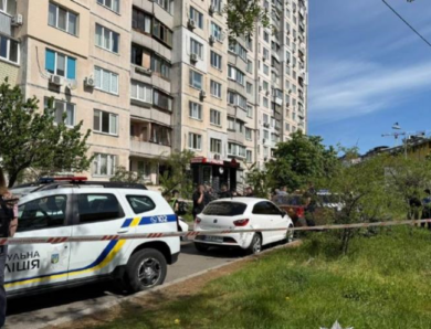 У Києві чоловік загинув, випавши з вікна 11-го поверху