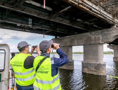 У Києві на мосту Патона обмежать рух через ремонт