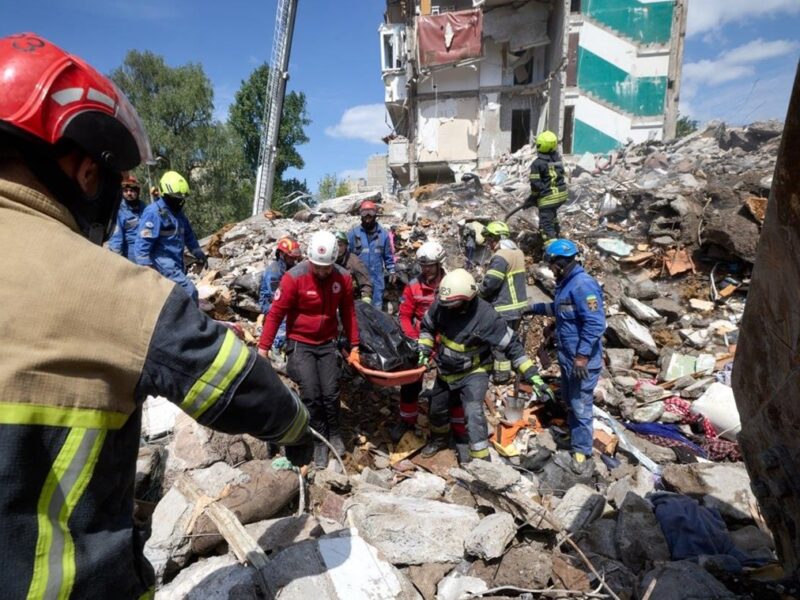 У Києві під завалами знайшли двох загиблих