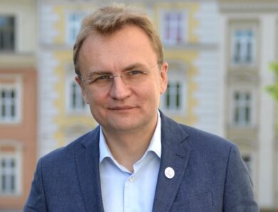У Львові чоловік облив мера невідомою рідиною