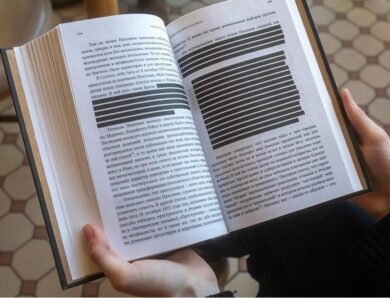 У Росії почали застосовувати “блекаути” у книжках