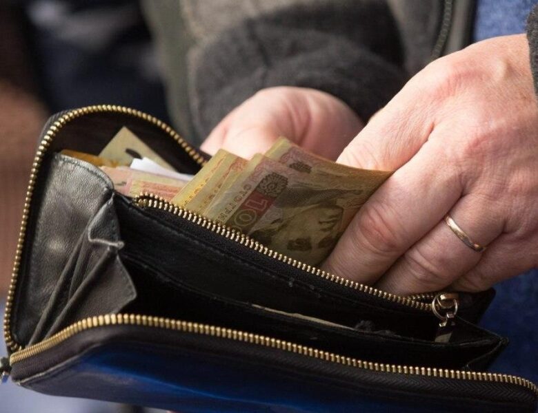 Українців не влаштовують їх зарплати