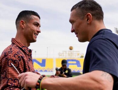Усик привітав Роналду з першим трофеєм у Саудівській Аравії
