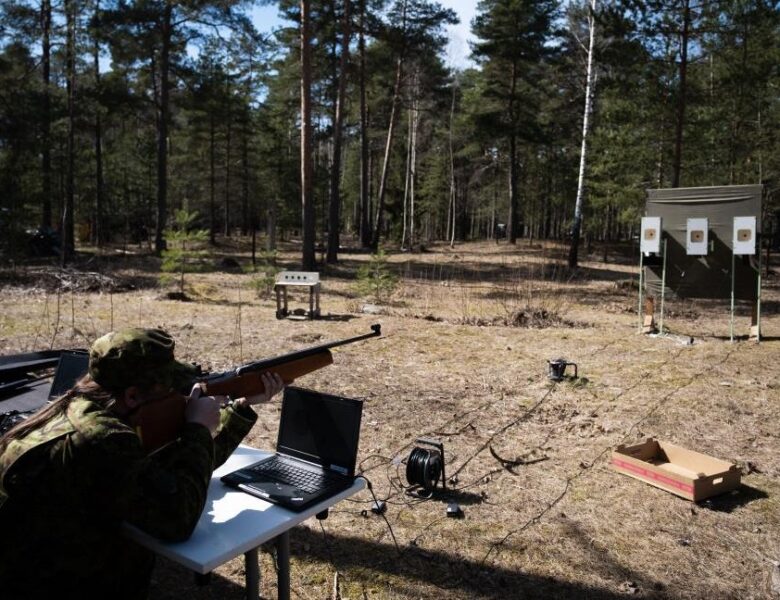 В Естонії заговорили про призов для жінок