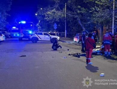 В Одесі вибухнуло авто з людьми: СБУ підозрює теракт