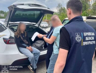 Відому харківську автоблогерку викрили на схемі перепродажу авто для ЗСУ