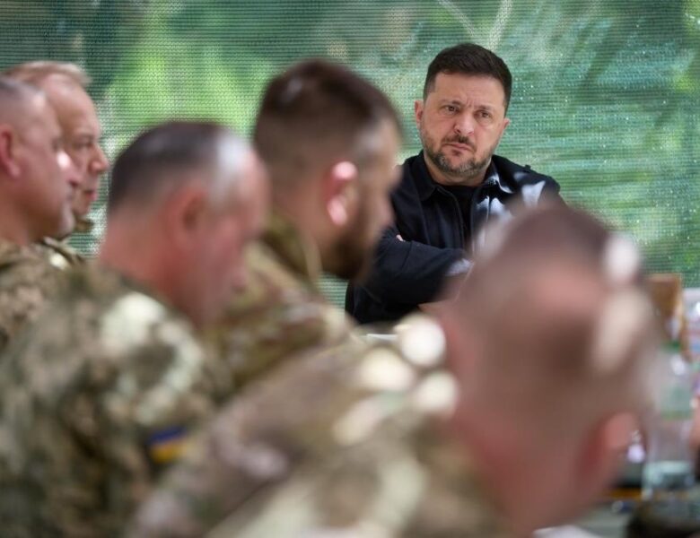 Зеленський анонсував Ставку після поїздки на фронт