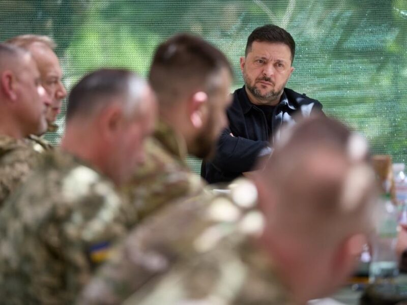 Зеленський анонсував Ставку після поїздки на фронт