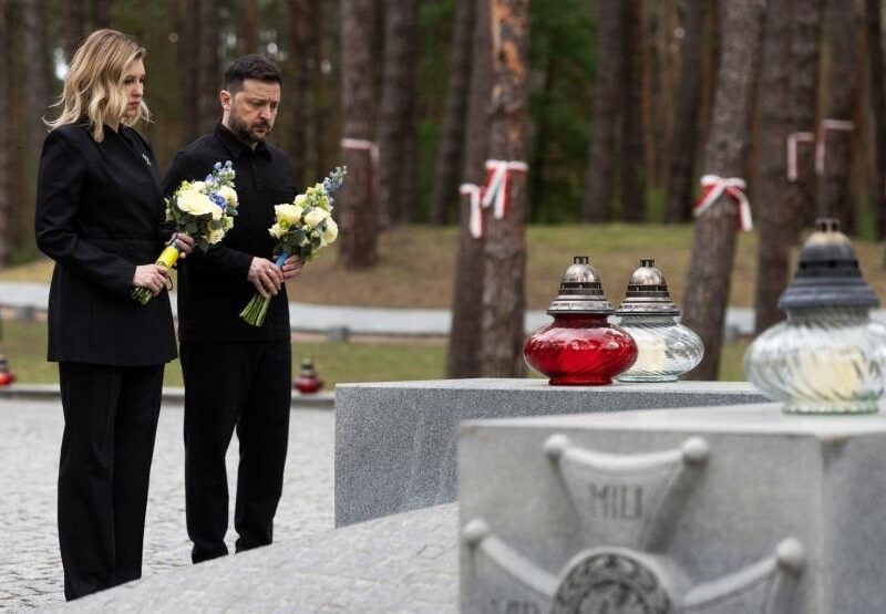Зеленський із дружиною вшанували пам’ять жертв політичних репресій