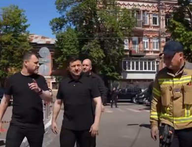 Зеленський відвідав місця влучань у Києві