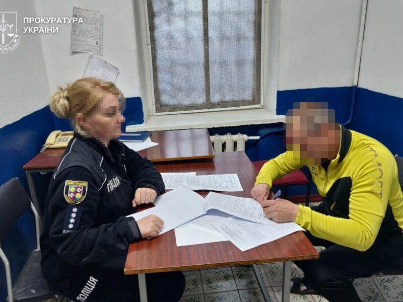 Жителя Вінниччини підозрюють у зґвалтуванні неповнолітньої доньки