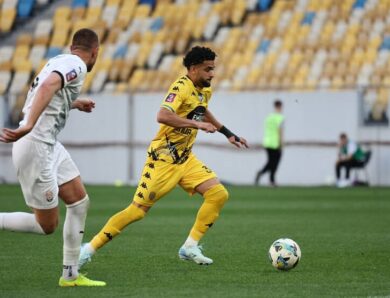 Зоря впоралася з Рухом у важкому матчі