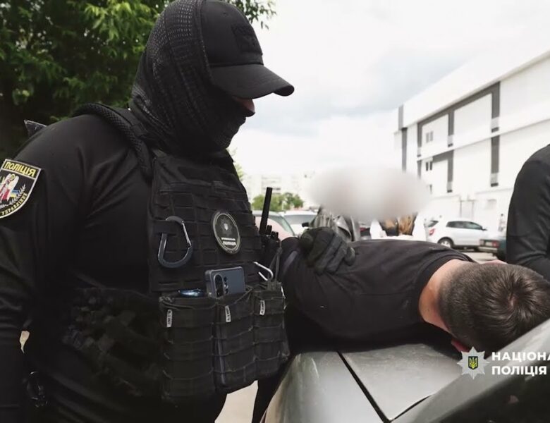 Влаштовували втечу військових у СЗЧ і чекали на «русскій мір»: Нацполіція затримала злочинну групу