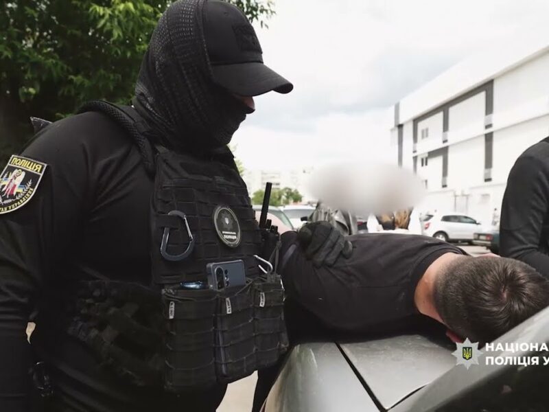 Влаштовували втечу військових у СЗЧ і чекали на «русскій мір»: Нацполіція затримала злочинну групу