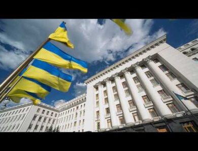 Спілкування Володимира Зеленського, Антоніу Кошти та Урсули фон дер Ляєн з медіа перед засіданням ЄР