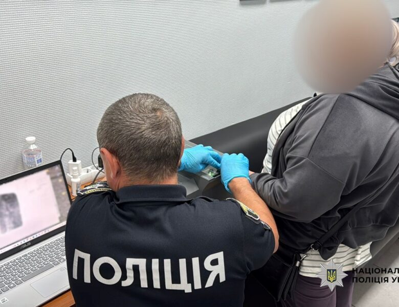 Багатодітна харків&rsquo;янка створювала порно за участю 14-річної доньки