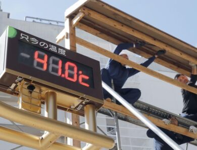Через небувалу спеку у Франції зупинили два ядерні реактори