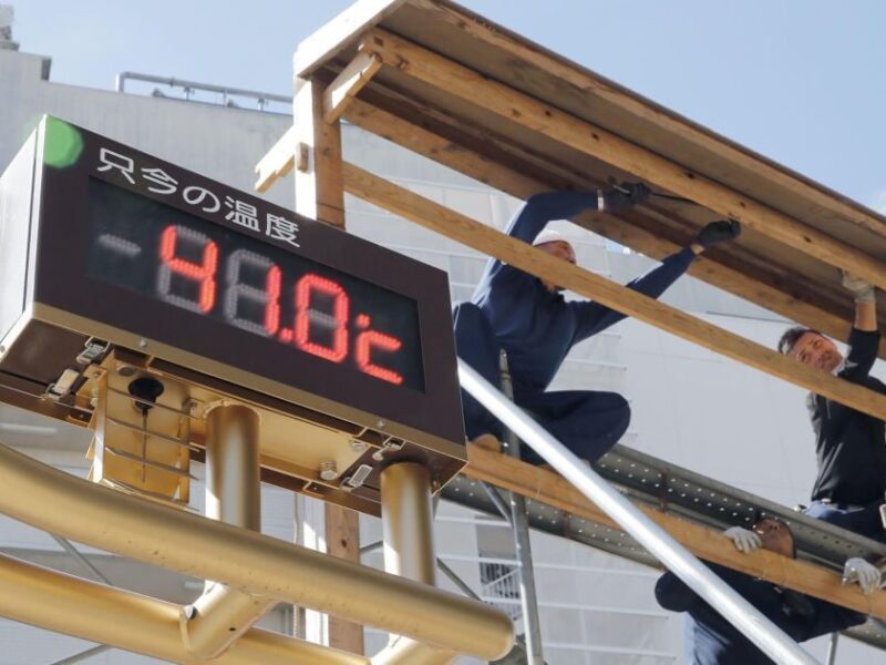 Через небувалу спеку у Франції зупинили два ядерні реактори