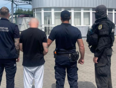 До України зі Словаччини екстрадували організатора озброєної банди