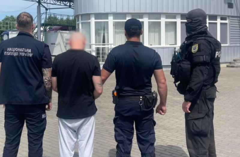 До України зі Словаччини екстрадували організатора озброєної банди