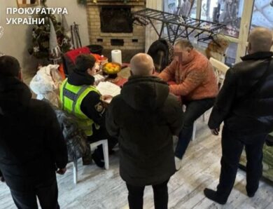 Екскомандир переплатив 36,6 млн на зимових куртках і штанах для військових