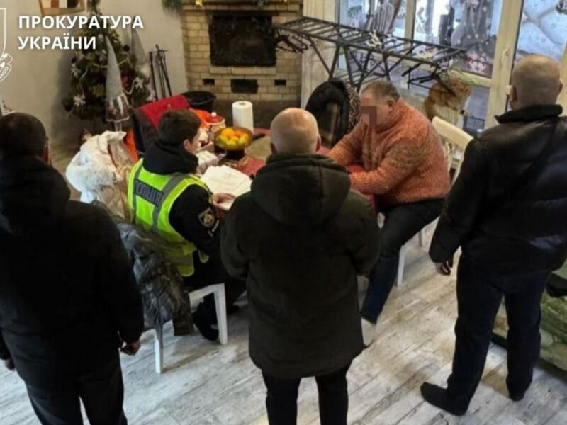 Екскомандир переплатив 36,6 млн на зимових куртках і штанах для військових