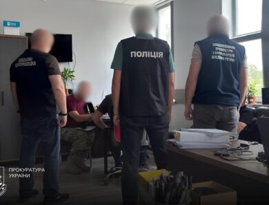 Екскомбрига підозрюють у нарахуванні 80 млн незаконних “бойових”