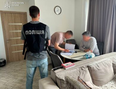 Ексміністр відправляв за кордон “музичних гастролерів”