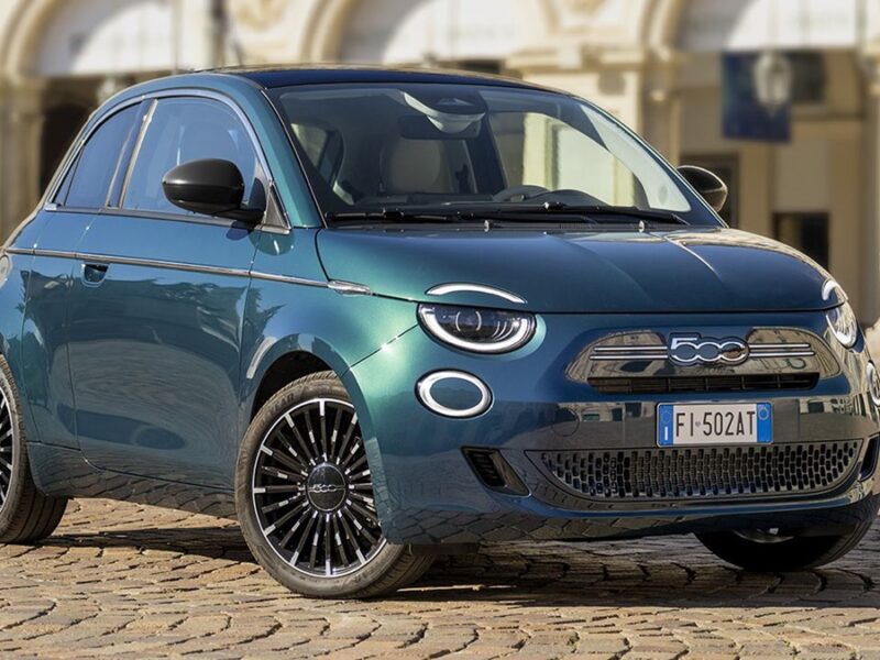 Fiat випустив новий гібридний 500