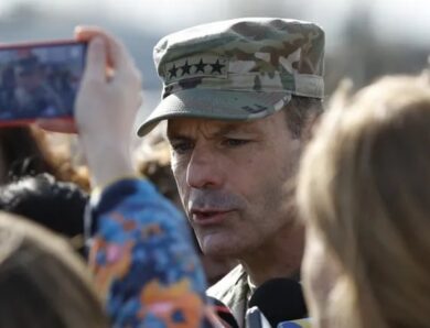 Гегсет достроково звільняє генерала США, який координував допомогу Україні