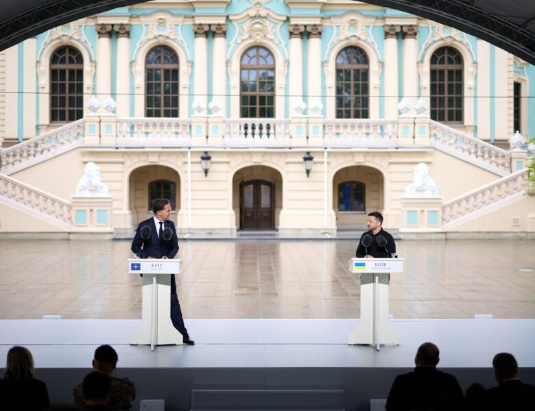 Спілкування Володимира Зеленського і Марка Рютте з медіа після засідання Ради Україна – НАТО в Києві