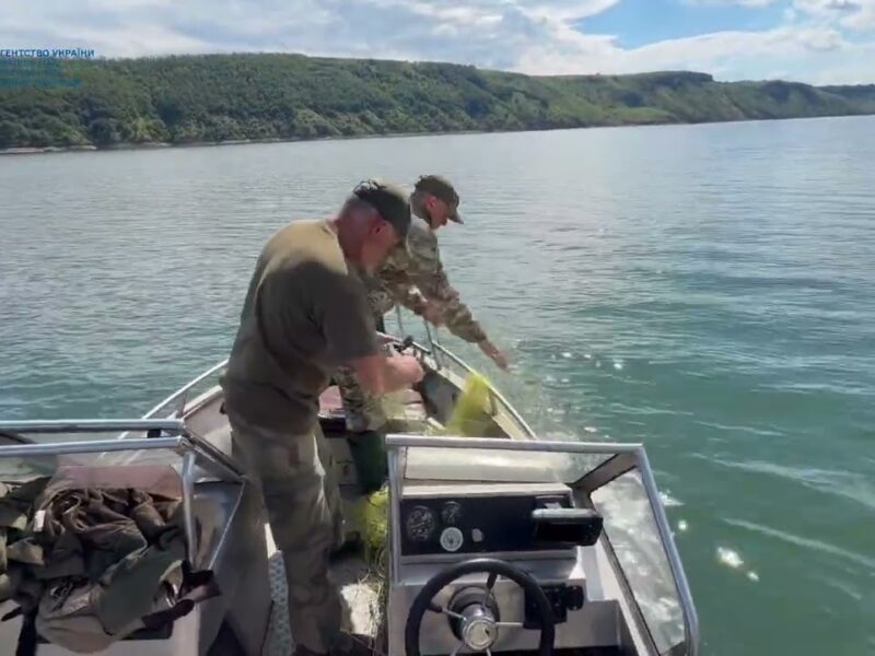 Рибоохоронці Держрибагентства очистили Дністровське водосховище від браконьєрських сіток