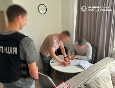 Карандєєв відреагував на закиди у сприянні виїзду за кордон